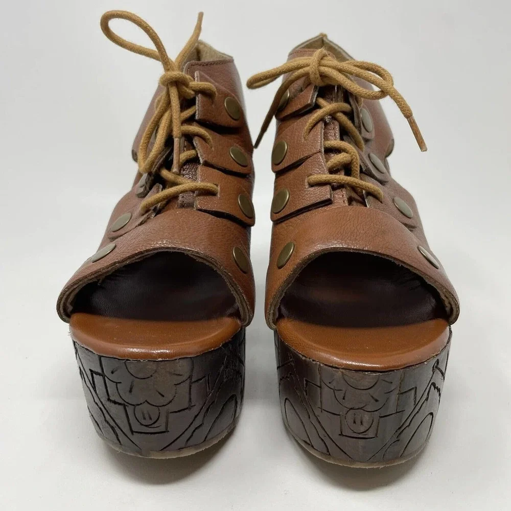 Free People Brown Leather Platform Sandals with Carved Wood-Effect Heel - Picture 4 of 8